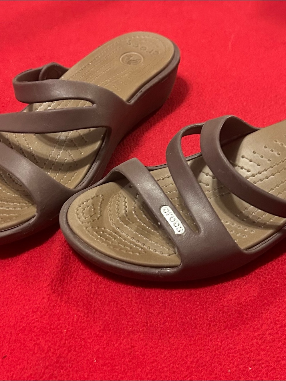CROCS Women’s Brown T-Strap Wedge Sandals  W 7